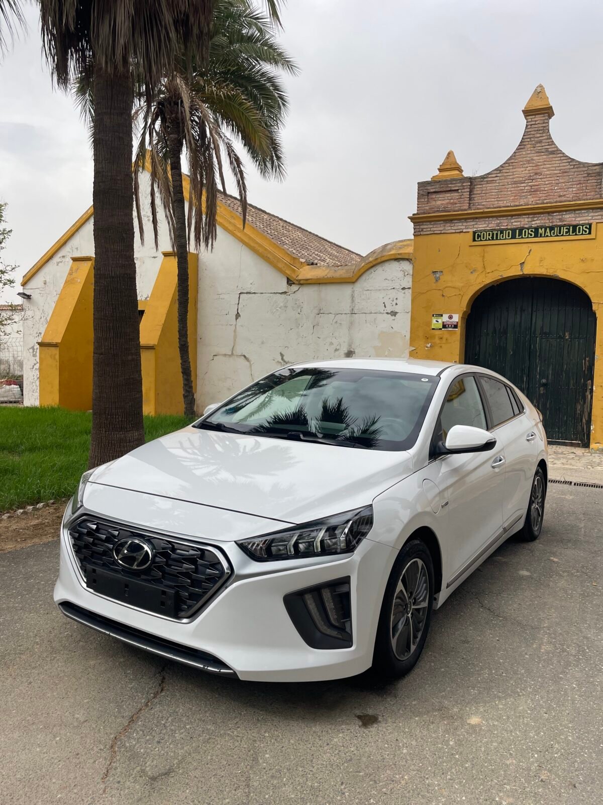 HYUNDAI IONIQ IONIQ HYBRID