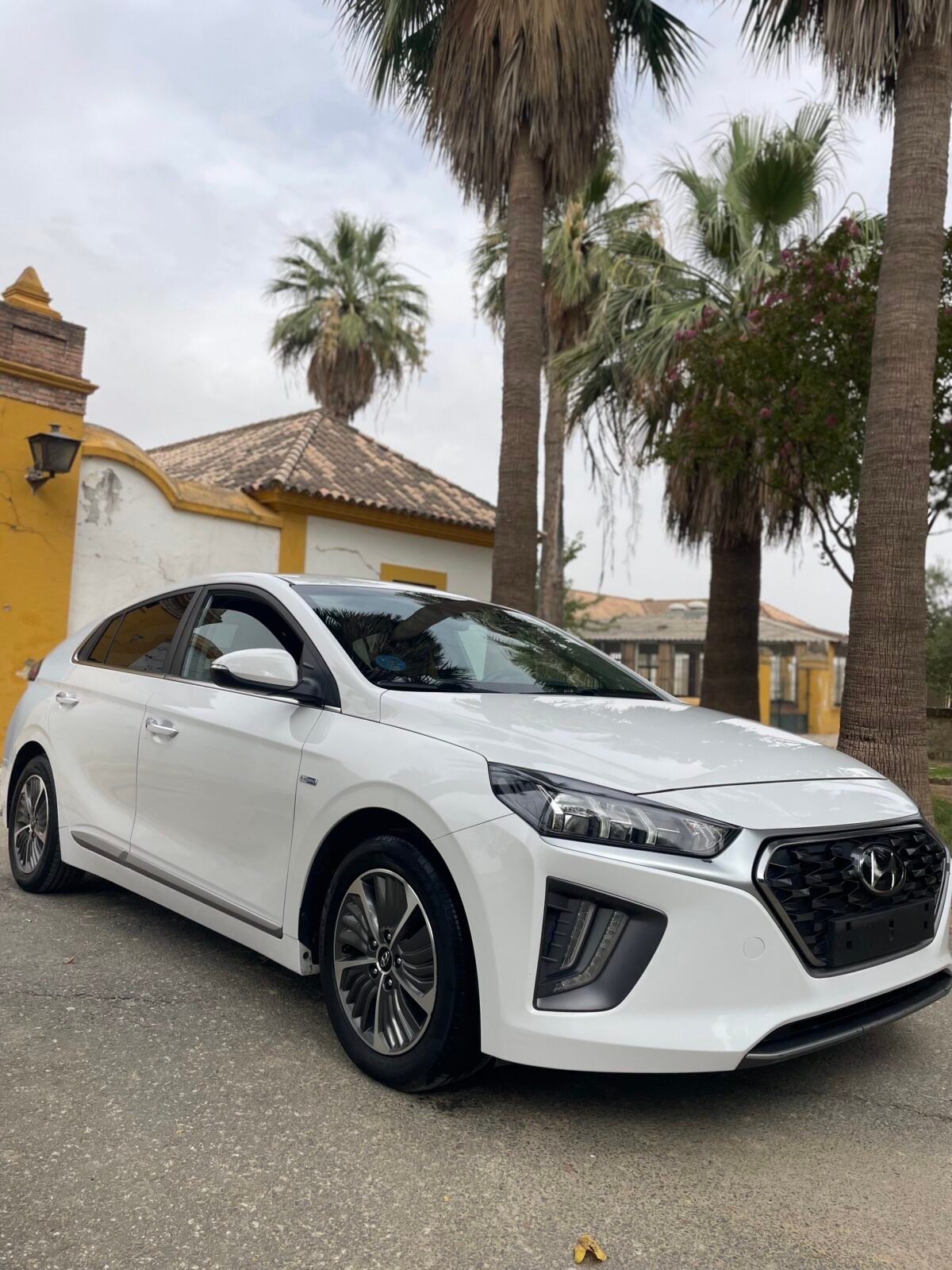 HYUNDAI IONIQ IONIQ HYBRID