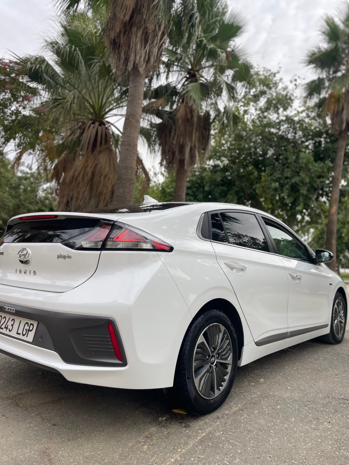 HYUNDAI IONIQ IONIQ HYBRID